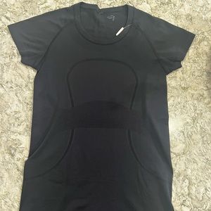Lululemon Swiftly Tech Shirt— Navy blue